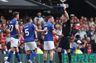 Saka slagtes: Se Ipswich-back få direkte rødt kort 