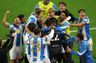 Vild Huddersfield-sejr: Absurd udvisning og mål fra midten