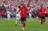 Kane blev historisk da England tog førstepladsen