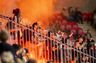 100 FCM-fans får et chok: Spærres inde i et ’bur’