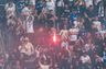 Voldsomme scener: FCK-fans skyder nødblus på banen