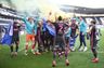 Lovende midtbanemand får ny aftale i Leeds
