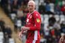 41-årig kantspiller fortsætter i League 2-klub
