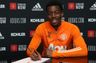 Joseph Elangas søn forlænger med United