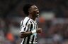 Newcastle holder et minuts stilhed for Atsu mod Liverpool